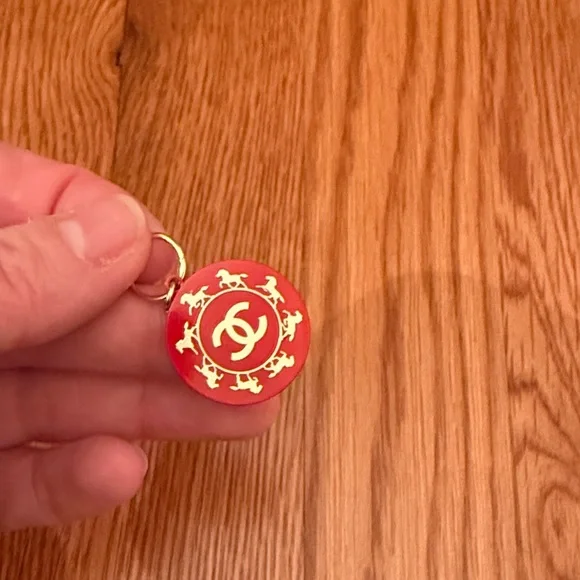 CHANEL 2026 New Year Charm - Picture 2 of 3